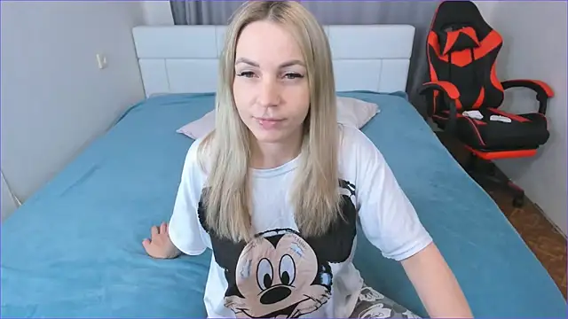 Snapshot of DreamGirl225 chatting on 20, 10, 2025 DreamGirl225 online show from 20, 10, 2025