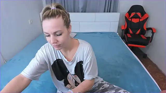 Snapshot of DreamGirl225 chatting on 12, 11, 2025 DreamGirl225 online show from 12, 11, 2025