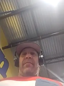 Snapshot of trucker1979 chatting on 24, 5, 2026 trucker1979 online show from 24, 5, 2026