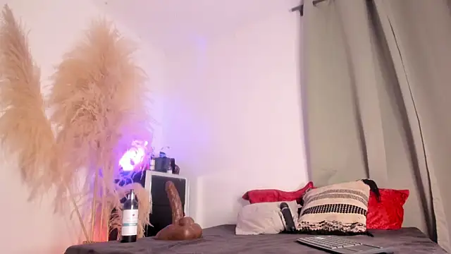 Ariana lopezz online show from 8, 4, 2026