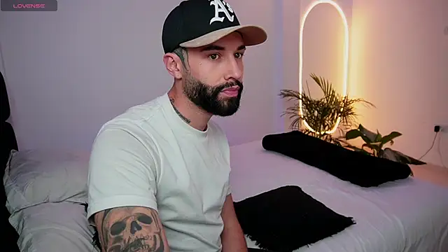 Snapshot of the_lucky_men__ chatting on 18, 2, 2025 the lucky men online show from 18, 2, 2025