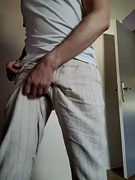 Snapshot of Justforoneday chatting on 26, 5, 2026 Justforoneday online show from 26, 5, 2026