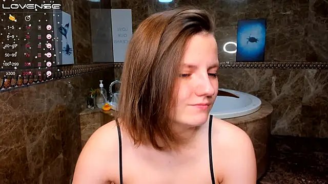 Snapshot of MelindaTin chatting on 26, 10, 2025 MelindaTin online show from 26, 10, 2025