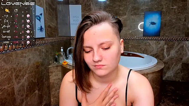 Snapshot of MelindaTin chatting on 15, 10, 2025 MelindaTin online show from 15, 10, 2025