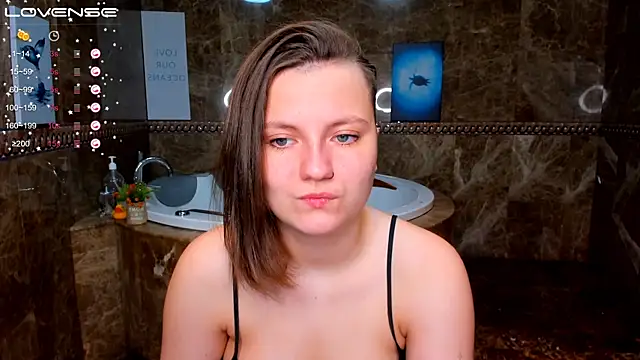 Snapshot of MelindaTin chatting on 24, 11, 2025 MelindaTin online show from 24, 11, 2025