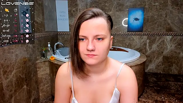 Snapshot of MelindaTin chatting on 10, 10, 2025 MelindaTin online show from 10, 10, 2025