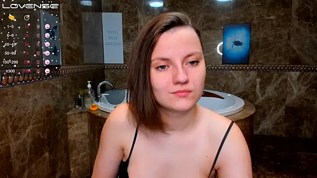 Snapshot of MelindaTin chatting on 19, 10, 2025 MelindaTin online show from 19, 10, 2025