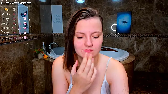 Snapshot of MelindaTin chatting on 30, 11, 2025 MelindaTin online show from 30, 11, 2025