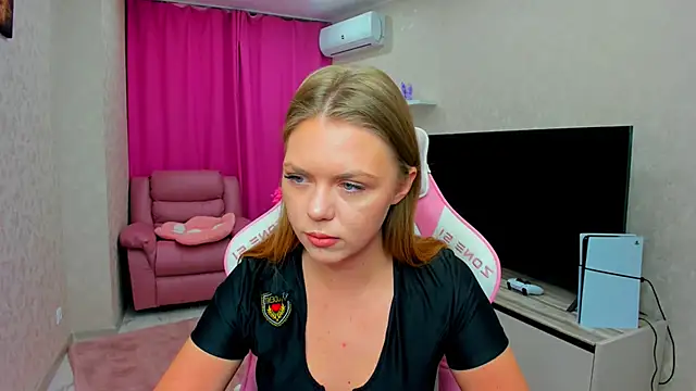 Strawberrye online show from 22, 2, 2026