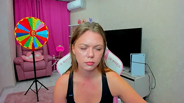 Strawberrye online show from 10, 2, 2026