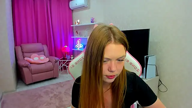 Strawberrye online show from 15, 11, 2025