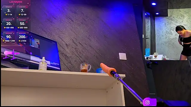 im-your-lovee online show from 13, 4, 2026