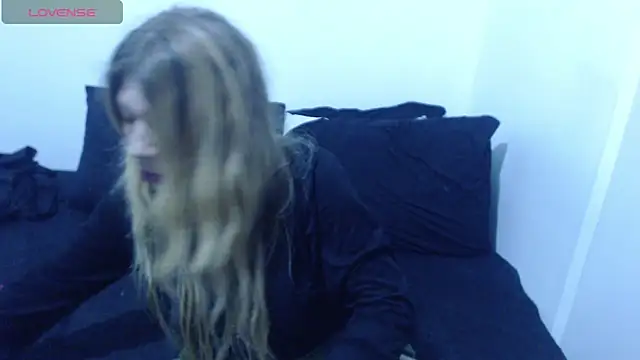 Dulce-Bella online show from 13, 11, 2025