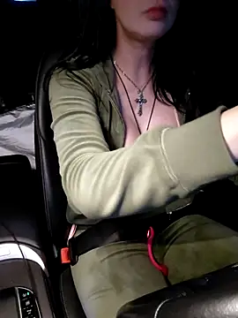 EVILYN online show from 10, 4, 2026