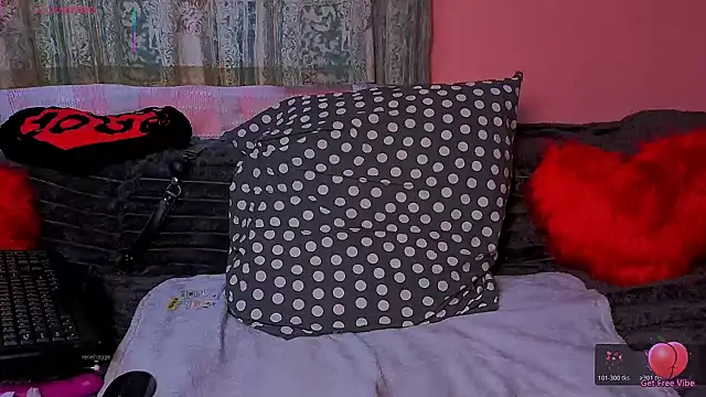 UrNaughtyGfMilf online show from 2, 11, 2025