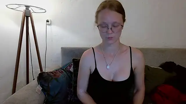 little-leni online show from 25, 4, 2026