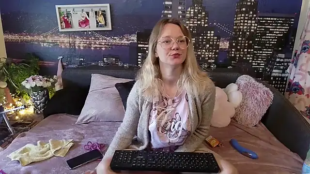 Snapshot of little-leni chatting on 21, 3, 2025 little-leni online show from 21, 3, 2025