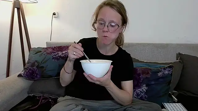 little-leni online show from 10, 4, 2026