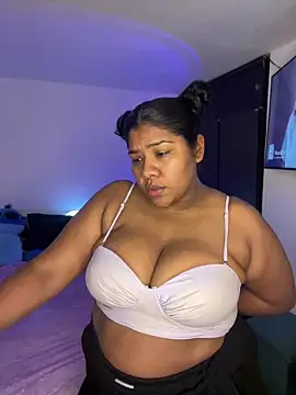 Snapshot of paola091 chatting on 25, 5, 2026 paola091 online show from 25, 5, 2026