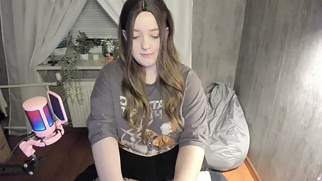 Sophia Edwards online show from 1, 2, 2025
