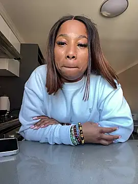 Snapshot of CurvyDesire1 chatting on 6, 5, 2026 CurvyDesire1 online show from 6, 5, 2026