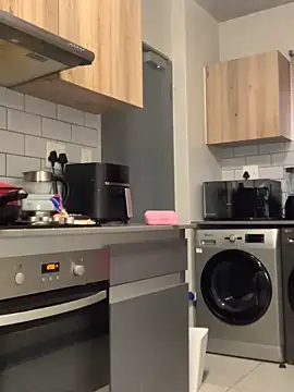 Snapshot of CurvyDesire1 chatting on 21, 10, 2025 CurvyDesire1 online show from 21, 10, 2025