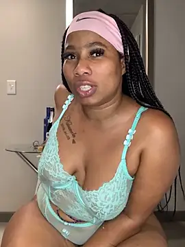 Snapshot of CurvyDesire1 chatting on 27, 10, 2025 CurvyDesire1 online show from 27, 10, 2025