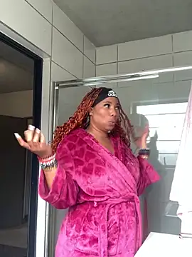 Snapshot of CurvyDesire1 chatting on 17, 11, 2025 CurvyDesire1 online show from 17, 11, 2025