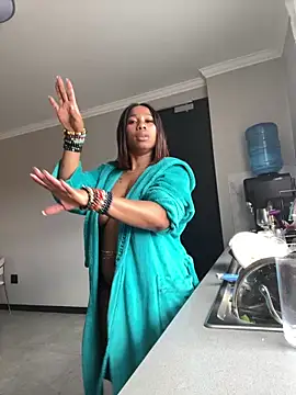 Snapshot of CurvyDesire1 chatting on 7, 5, 2026 CurvyDesire1 online show from 7, 5, 2026