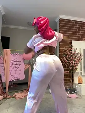 Snapshot of CurvyDesire1 chatting on 28, 4, 2026 CurvyDesire1 online show from 28, 4, 2026