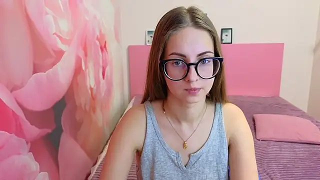 Snapshot of AliceAdams chatting on 3, 2, 2025 AliceAdams online show from 3, 2, 2025
