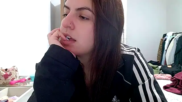 Snapshot of chelbyy chatting on 13, 11, 2025 chelbyy online show from 13, 11, 2025