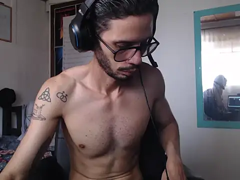 Snapshot of alisterxxx chatting on 28, 5, 2026 alisterxxx online show from 28, 5, 2026