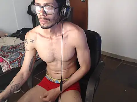 Snapshot of alisterxxx chatting on 29, 5, 2026 alisterxxx online show from 29, 5, 2026