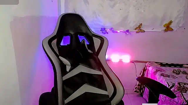 ninatiny online show from 30, 10, 2025