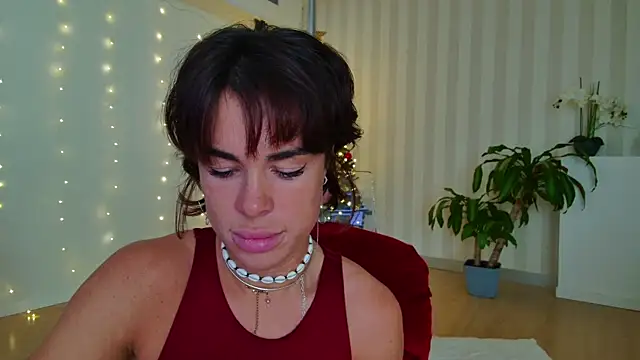 girl nextd00r online show from 25, 1, 2025