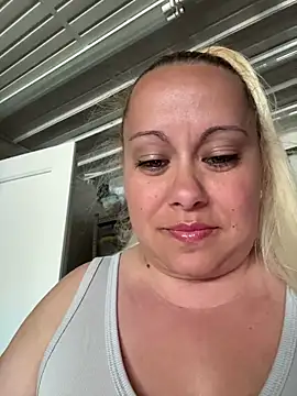 Snapshot of SabinaSweety chatting on 30, 4, 2026 SabinaSweety online show from 30, 4, 2026