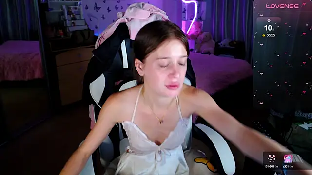 Snapshot of Kira_honeyy chatting on 14, 9, 2025 Kira honeyy online show from 14, 9, 2025