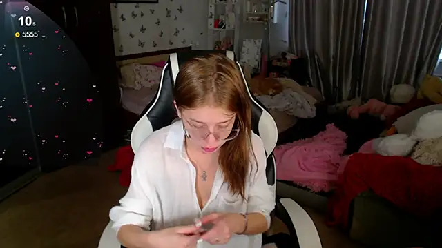 Kira honeyy online show from 12, 4, 2026