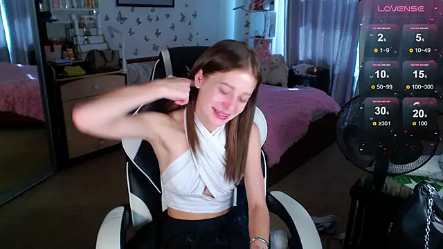 Snapshot of Kira_honeyy chatting on 20, 9, 2025 Kira honeyy online show from 20, 9, 2025
