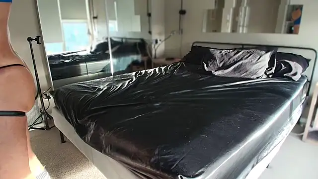 MikyFoxx online show from 17, 12, 2025