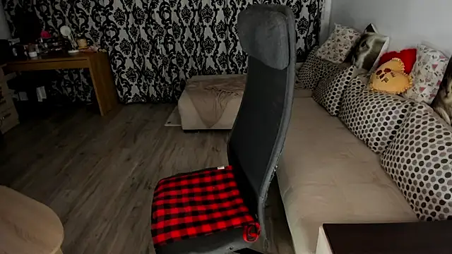 Charlotte Diamonds online show from 26, 2, 2026