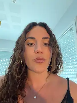Clara-xoxo online show from 16, 6, 2026