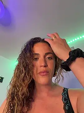 Snapshot of Clara-xoxo chatting on 2, 5, 2026 Clara-xoxo online show from 2, 5, 2026