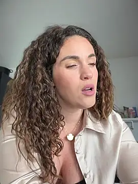 Clara-xoxo online show from 18, 2, 2026