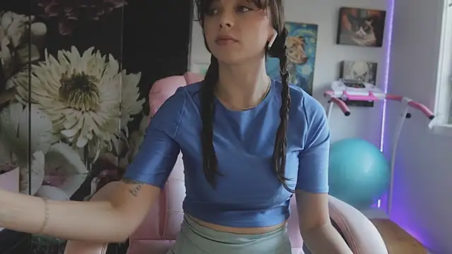 makiyahbelle online show from 15, 4, 2026