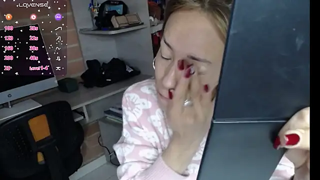 cristin doll  online show from 30, 6, 2026