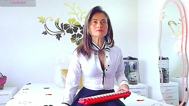 Snapshot of MarcelaFlores chatting on 17, 7, 2026 MarcelaFlores online show from 17, 7, 2026