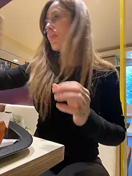 Etwas neugierig online show from 3, 3, 2026