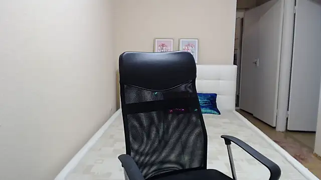 AnnaSweet18 online show from 27, 10, 2025